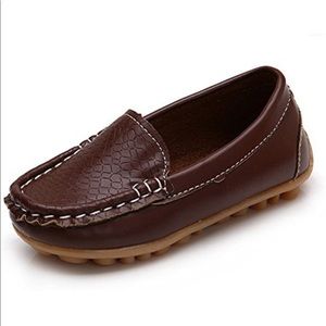 Boys loafers Oxford dress shoes size 7.5. Worn once !